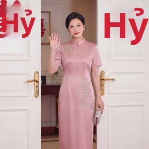 Đầm Cheongsam Thêu Hồng Ôm Body Cổ Điển Sang Trọng