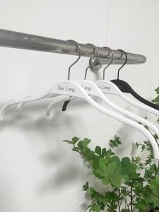 Traceless Plastic Clothes Hanger