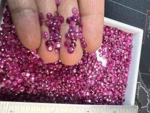 Ruby Africa 100 % natural......พลอยทับทิม พลอยแดงแท้ เผาเก่า Ruby Cutting 1 เม็ด 3.50 mm NATURAL RUBY FROM AFRICA