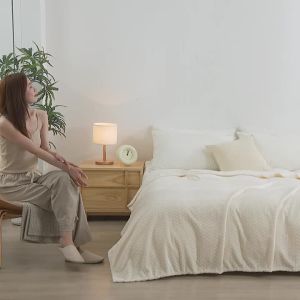Fluffy Coral Velvet Blanket Flannel Plush Comfortable Thickened and Warm Soft Sofa Throw Blanket for Air-Conditioned Room Luxury