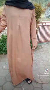 Abaya wanita muslim simpel elegan