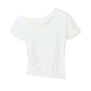 YUEZHONGWEI | Áo thun tay ngắn màu trắng kiểu Pháp không đều cho nữ mùa hè 2025 Áo thun dệt kim ôm vừa vặn hở vai phong cách mới