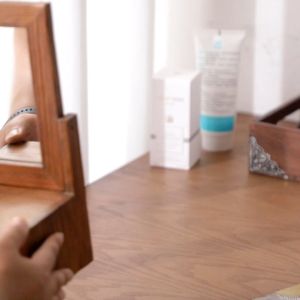 ไม้เนื้อแข็งกระจกแต่งหน้า เรียบง่าย โต๊ะเครื่องแป้งกระจกสำนักงาน พกพา โต๊ะ ถุง ถูกฝสูต 2 ประดับ มากสูงสุด