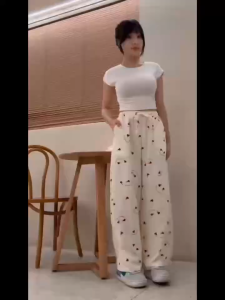 GZ Store กางเกงขายาวผู้หญิงเเฟชั่นใหม่ ลายกราฟิก การ์ตูน มีเชือกรูด มีกระเป๋า2ข้าง มีหลายลายให้ได้เลือกใส่ สินค้าพร้อมจัดส่ง