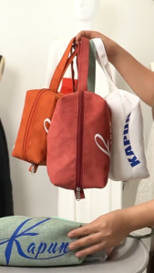 Túi đựng mỹ phẩm đồ cá nhân hộp bút học sinh có khoá kéo tay cầm đeo tay hai lớp dày dặn chất liệu da lộn (nhung) canvas dày dặn polys mềm mại bông in bông cam đẹp mềm mại trẻ trung Size 22-12-9 Kapun Bag Fashion