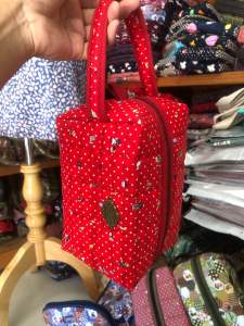 กระเป๋าใส่เครื่องสำอาง แบบมีหูหิ้ว