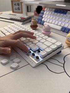 EWEADN MK68 Low Profile Switch Wireless Mechanical Keyboard Aluminum Panel 60% Office Keyboard Tri-Mode USB-C Portable Silent