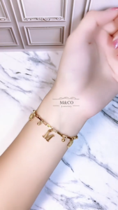 M&Co Jewelry - Gelang Titanium Huruf Koin Rantai Gold Inisial Korean Style Fashion Wanita Cewek
