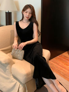 ชุดเดรสยาวผ้ากำมะหยี่สีดำ เดรสทรงเอเอวสูง แขนกุด คอวี กระโปรงทรงหางปลา ชุดราตรียาว สไตล์ Hepburn สำหรับผู้หญิง