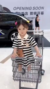 2025 เดรสสาวใหม่ คอโปโล กระโปรงทรงเอ ผ้าถัก ลำลอง ใส่สบาย แขนสั้น เดรสลายทาง