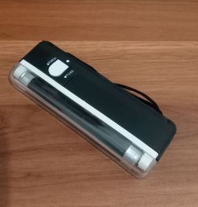 Lampu UV CEK  Uang Palsu