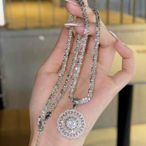 Dây chuyền xoắn hoa mai 3ly chạm sáng kèm mặt tròn đá tia Kami trang sức sỉ