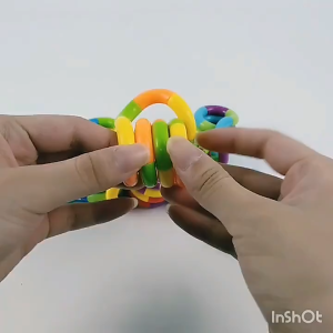 Đồ chơi xoắn 18 đoạn nhiều màu giúp giảm stress