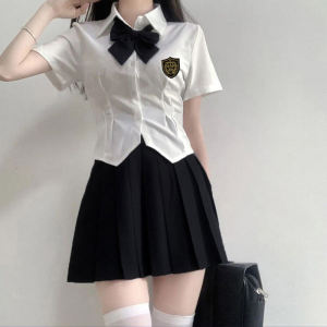 เสื้อเชิ้ตแขนสั้นทรงเข้ารูปสไตล์วิทยาลัยสำหรับผู้หญิง ชุดนักเรียน แขนสั้น สีขาว เสื้อตัวบนสั้น