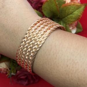 กำไล C สีนาก ลายสาน ฟรีไซส์ สีโรสโกลด์ พิ้งโกลด์ ชุบนาก แฟชั่น ได้ทุกโอกาส  ใส่ในชีวิตประจำวันได้ รูปถ่ายจากสินค้าจจริง