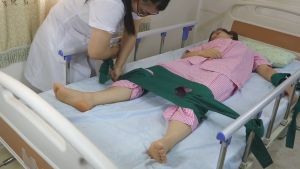 Knee Restraint Belt Control Limb Holder for Patient Hospital Use Protective Soft and Firm Cotton Fabric