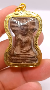 K276 พระมเหศวร 2 หน้า เนื้อชิน สนิมแดง เลี่ยม กรอบพระ ทองไมครอน กรุวัดพระศรีรัตนมหาธาตุ สุพรรณบุรี ขนาด 4.5x3 cm พระมเหศวร กรุวัดพระศรีมหาธาตุสุพรรณบุรี