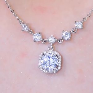 Nicedays🍒Kalung Berlian Persegi Modis Dengan Liontin Zirkon/Kalung Klavikula Mewah Dan Ringan Untuk Anak Perempuan/Hadiah Untuk Pasangan