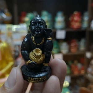 Tượng Tang Trí mini Cậu Bé Đen Nhỏ Gọn Để Bàn Làm Việc Mang Lại Cảm Giác Vui Vẻ