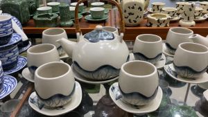 Bộ bình trà ấm chén men rạn hoạ tiết hoa sen chàm vẽ tay thủ công gốm sứ Bát Tràng