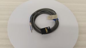 100% New and Original OMRON 2M Proximity sensor switch TL-W5MC1 TL-W5MC2 TL-W5MB1 TL-W5MB2 TL-W5MD1