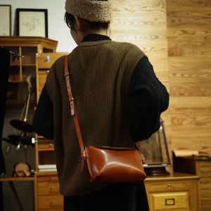 Apollinaris ผู้หญิง กระเป๋าสะพายข้าง Vintage Tanned หนัง กระเป๋าสะพายไหล่เดี่ยวหนังวัวแท้กระเป๋าโทรศัพท์มือถือกระเป๋าสี่เหลี่ยมเล็ก