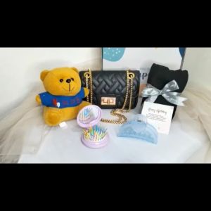 Hadiah Ulang Tahun & Pernikahan: Tas Cewek, Boneka, dan Hampers Wisuda