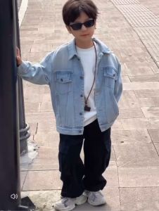 แจ็คเก็ตยีนส์เด็ก สไตล์เกาหลี เท่ๆ ลุคสตรีท ใส่ได้ทุกโอกาส ทรง Oversize เท่แบบไม่ซ้ำใคร! ใส่สบาย แมทช์ง่าย