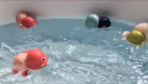 เล่นลอยน้ำ เต่า ปู วาฬ เป็ดไขลาน ลอยน้ำ เต่า ปู วาฬ เป็ดไขลาน สำหรับเด็ก ปลอดภัย เพิ่มความสนุก