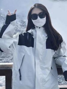 Áo Khoác Ngoài Dáng Người Nhỏ Mẫu Mới Áo Khoác Có Thể Tháo Rời Chống Mưa Chống Gió Ba Trong Một Cho Nữ Trang Phục Leo Núi Dày Dặn Ngoài Trời Cho Nam