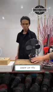 Quạt Tích Điện Để Bàn Dùng Pin MAKITA Phổ Thông Với Kích Thước 8inch Quạt Sạc Pin Tích Điện Với 2 Mức Độ Gió Siêu Êm Sử Dụng Chân Pin Thông Dụng Có Thể Dùng Cho Mọi Thiết Bị Máy Khoan Máy Cơ Khí Cầm Tay Khác