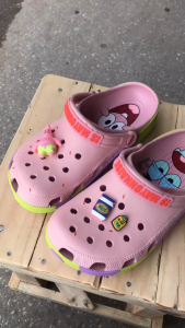 Crocs SpongeBob รองเท้าแตะส้นแบนWomens Sizes