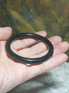 56.3mm Nephrite deep green narrow band "Beautys" bangle (with certificate) [Natural Crystal] 56.3毫米和田玉塔青细条手镯美人镯 (带证书)