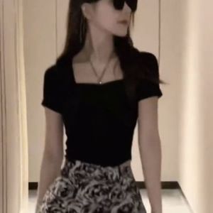 ผู้หญิง สูง เอว พิมพ์ดอกกุหลาบไม่สมมาตรมินิ กระโปรง เสื้อยืดแขนสั้นชุดสองชิ้น ฤดูร้อน ดีไซน์ Sense กระโปรงรัดรูป