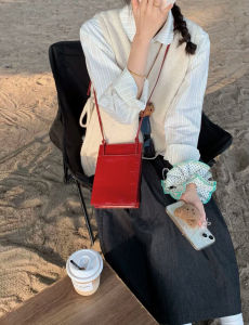 Retro Oil Wax Leather Small Square Bag Lightweight Single Shoulder Crossbody Phone Bag for Women New 2025 Fashion Trend