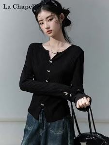 La Chapelle | Stylish Slenderizing V-Neck Design T-Shirt Short Blouse with Butterfly Buttons