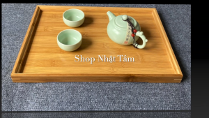 Khay trà khay đựng bánh kẹo bằng gỗ tre ép màu vàng sáng đẹp. Kích thước: 37x26x23cm