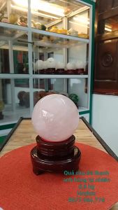 Quả Cầu Đá Thach Anh Hồng - Đá Phong Thủy Có Tặng Kèm Đế Gỗ Xoay (09 kg)