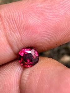 batu garnet srilanka natural pyrope almandine garnet 1.05 ct memo GLI merah red pigeon blood murah