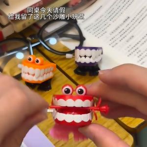 Đồ Chơi Răng Lớn Sáng Tạo Mới Lạ Dây Trục Xoay Mặt Bàn Đồ Chơi Trẻ Em Dễ Thương Quà Tặng Đồ Chơi Chạy Bằng Tay