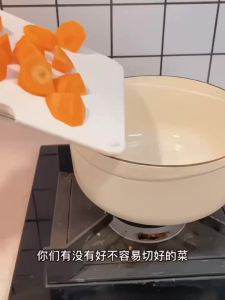 Foldable cutting board easy to put into the pot cutting board for auxiliary food foldable fruit and vegetable cutting board household raw and cooked cutting board