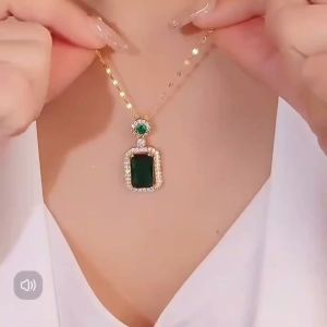 Kalung Wanita Titanium Liontin Batu Delima Merah & Hijau Model Terbaru \\ Kalung Titanium Anti Karat Selamanya