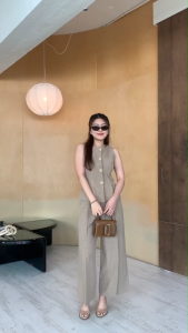 Adele Set ชุดเซ็ทขายาว 2 ชิ้น ชุดเซ็ทขายาวเสื้อแขนกุดตัวยาวแต่งกระดุมทอง กางเกงขากระบอก BETTY(B024)