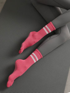 Yoga Socks Childrens Professional Non Slip Five Fingers Five Toes Separated Long Tube Sports Pilates Fitness Running