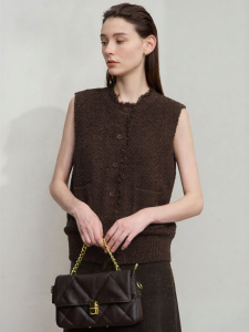 AMII | Vintage Elegance Aromatic Textured Knit Vest