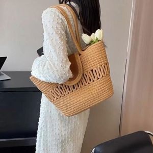 NQshop ฮอตฮิต กระเป๋าแฟชั่นสะพายไหล่ รุ่นนี้ผลิตจากวัสดุดี ทนทานใส่ได้นาน เป็นผ้าถักอย่างดี ขนาดกำลังพอเหมาะ ใส่ของได้พอสมควร ราคาดีแบบจึ้ง สายแฟชั่นห้ามพลาด