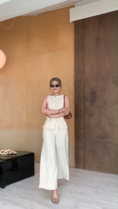 Jimmy Set- ชุดเซ็ทขายาว 2 ชิ้น เสื้อตัวยาวแขนกุดคอปาดแต่งกระดุมทอง ชุดเซ็ทขายาวออกงาน BETTY (B028)