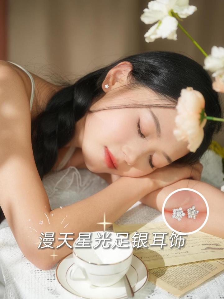 ZHOU LIU FU 周六福 S925 Sterling Silver Earrings Cubic Zircons Earrings Five-pointed Star Design Jewelry Gift for Women Girl J0912821