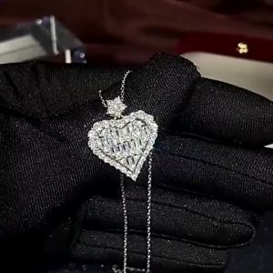 Huitan Heart Cubic Zirconia Charm Women Necklace Love Birthday Gift Formal Occasion Party Dazzling Pendant Necklace Jewelry