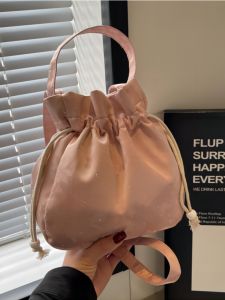 Túi Đeo Vai Đơn Phong Cách Cổ Điển Mới 2024 Túi Xô Nữ Tính Mềm Mại Có Thể Giặt Được Dùng Cho Giải Trí